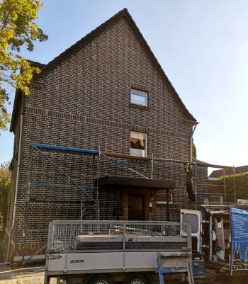 brölingen-referenzen-steildachsanierung-mit-dachgaube-und-dachfenster-3